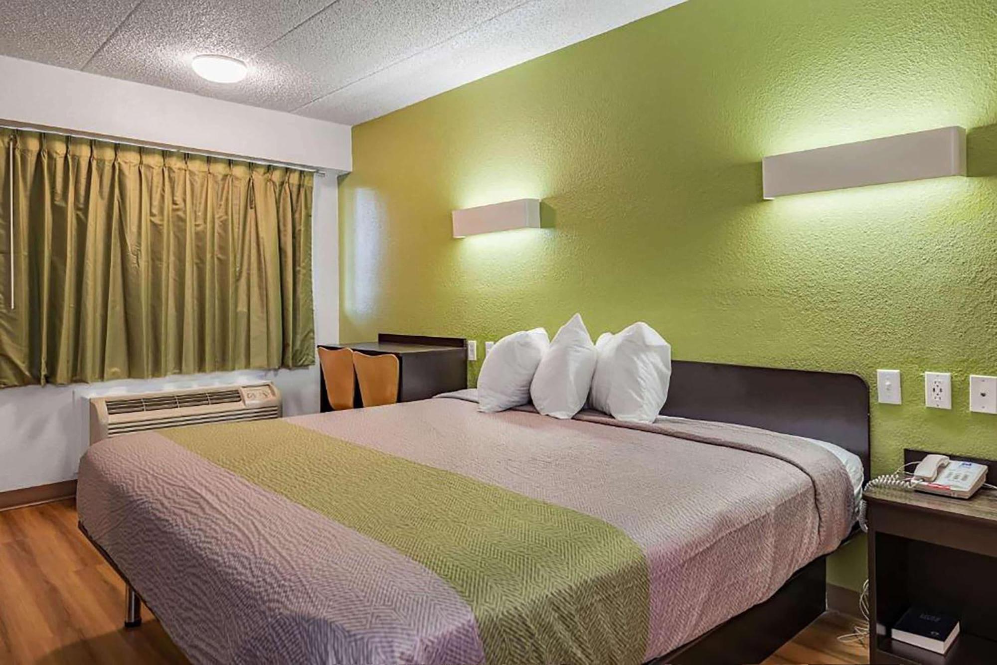 Days Inn By Wyndham Cincinnati I-71 Silverton Екстериор снимка