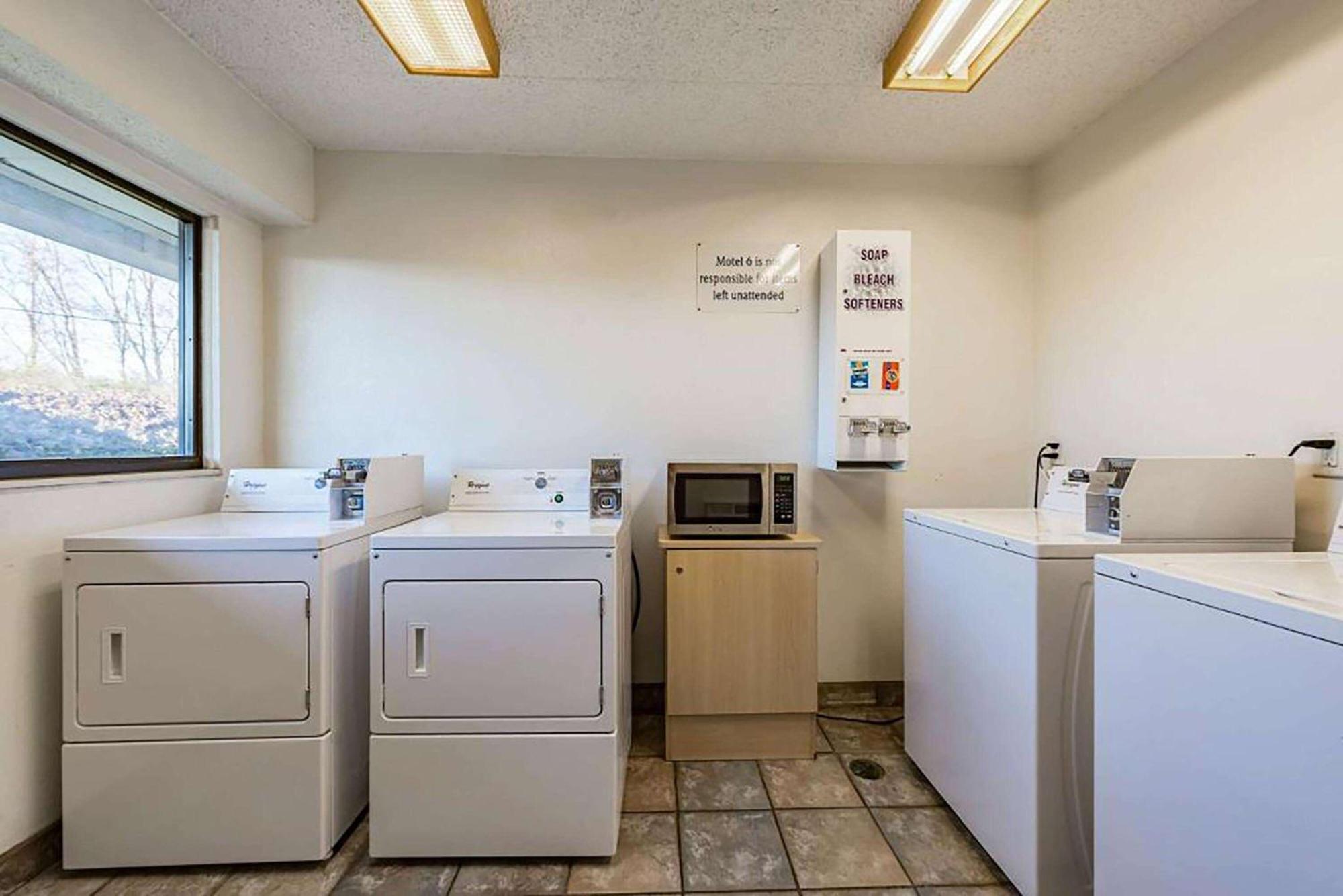 Days Inn By Wyndham Cincinnati I-71 Silverton Екстериор снимка
