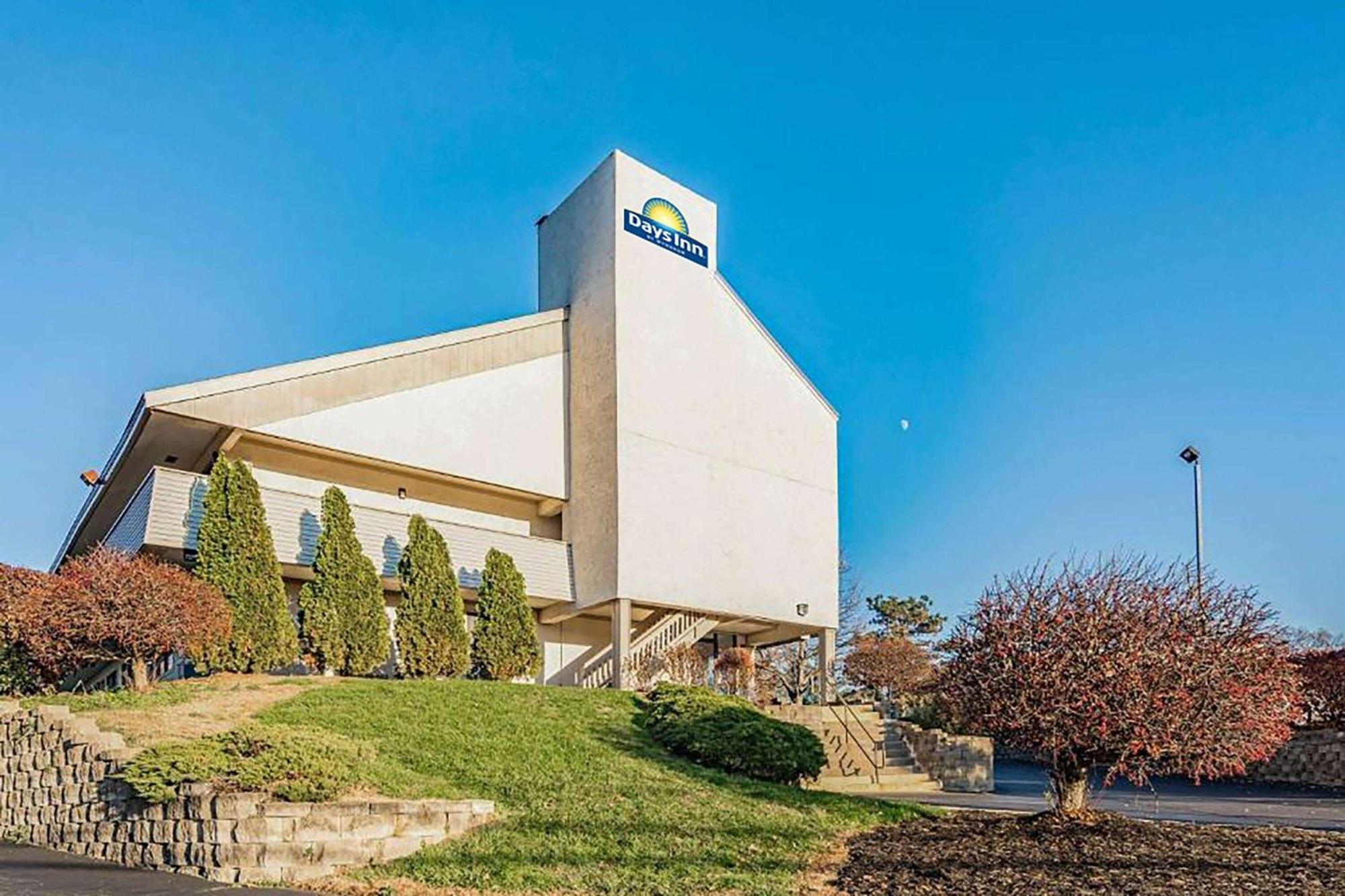 Days Inn By Wyndham Cincinnati I-71 Silverton Екстериор снимка