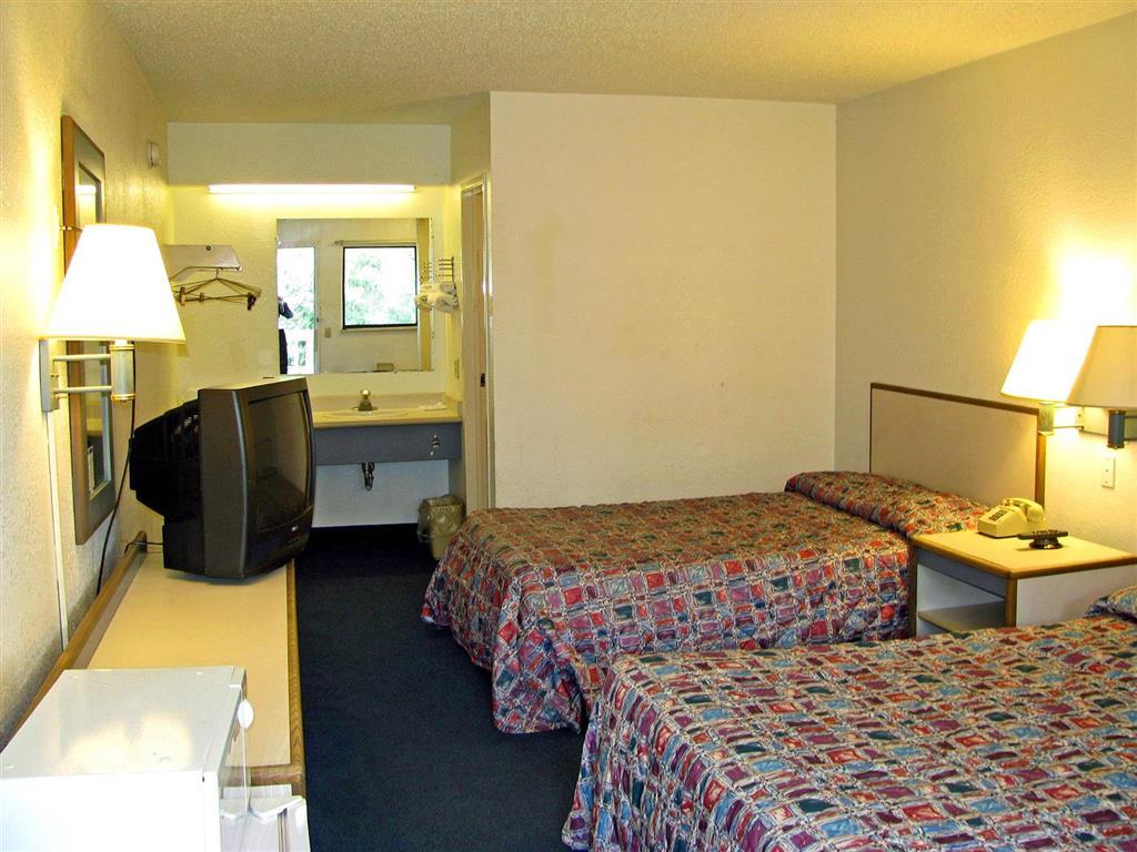 Days Inn By Wyndham Cincinnati I-71 Silverton Стая снимка