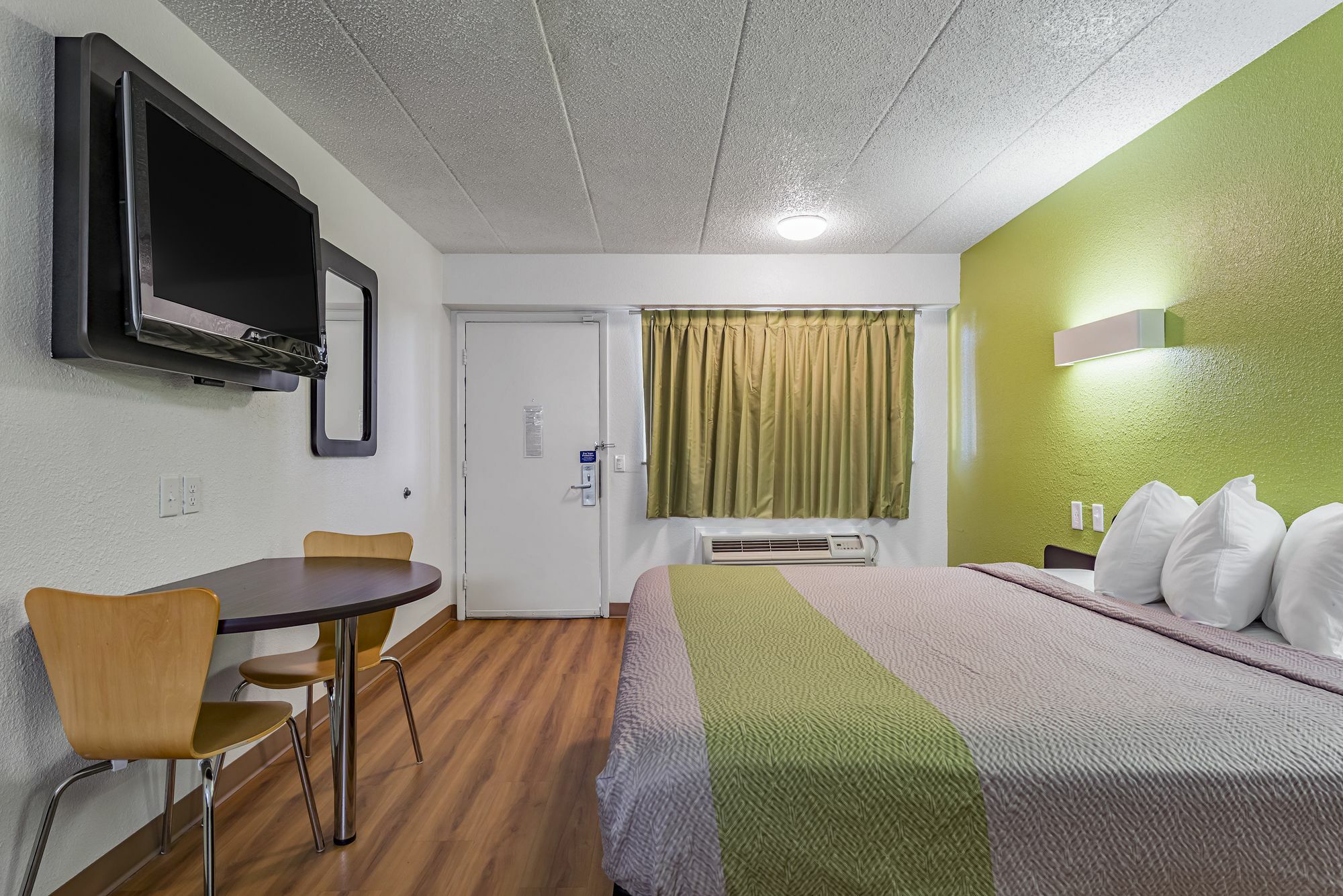 Days Inn By Wyndham Cincinnati I-71 Silverton Екстериор снимка